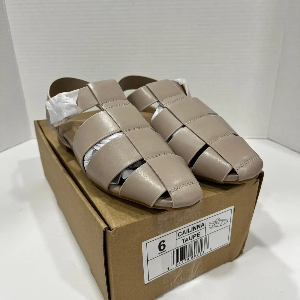Journee Collection step out